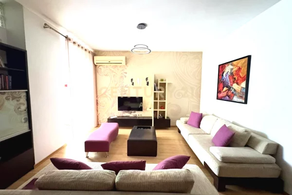 Apartament 2+1 Me Qira pranë Pazarit të Ri, Tiranë - 700€ | 100 m² !