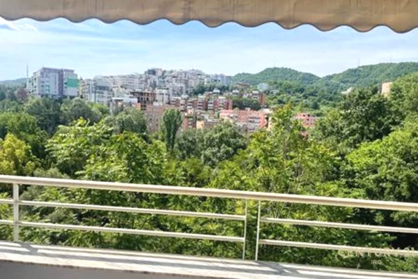 APARTAMENT 3+1 ME QIRA TE KOPSHTI BOTANIK!