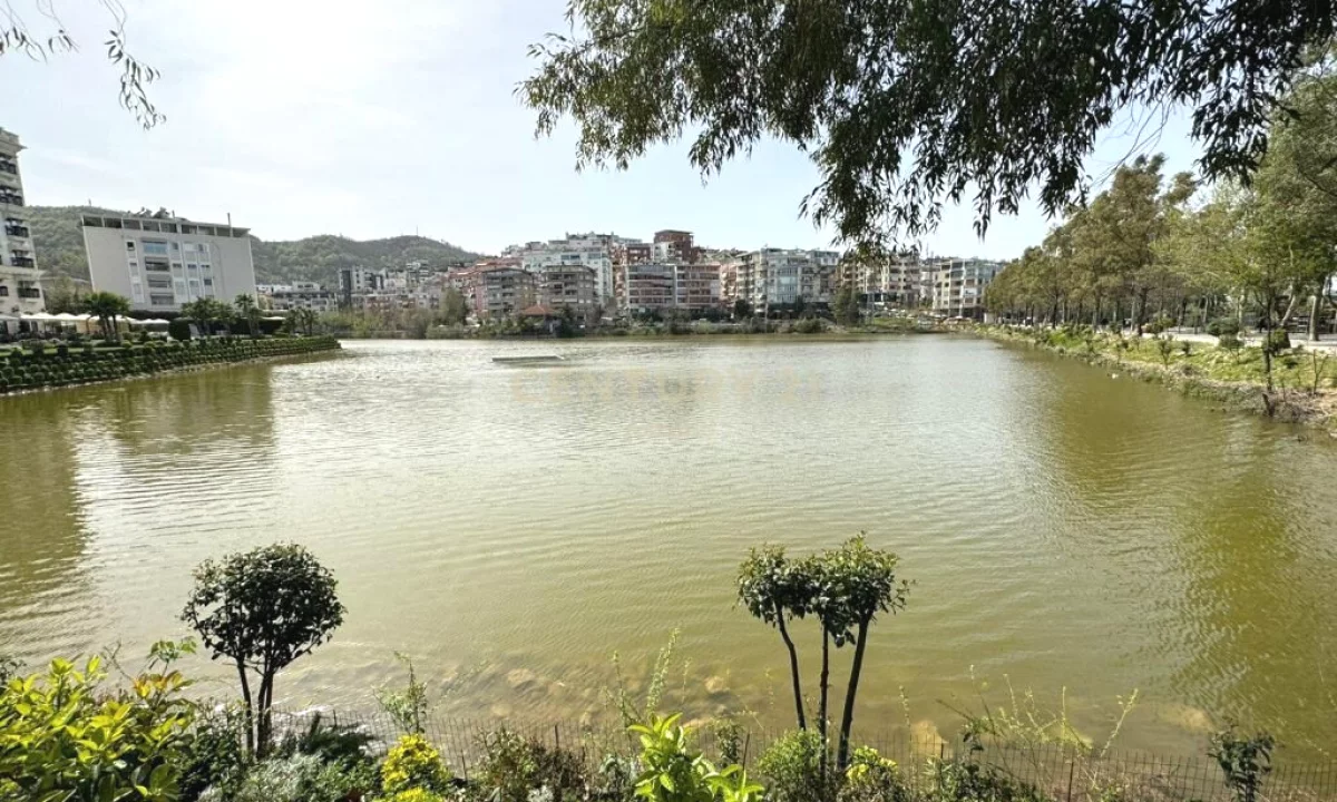 Shtepi ne shitje Apartament ne Tirane, 2+1, Mobilimi Bosh, pa mobiluar, Pagesa 295,000  Euro.