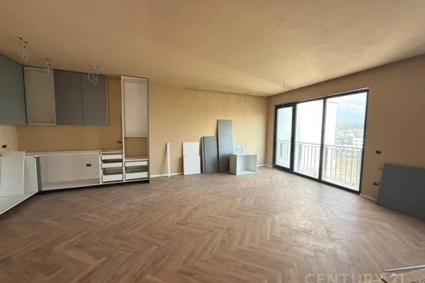 Shtepi ne shitje Apartament ne Tirane, 2+1, Mobilimi Bosh, pa mobiluar, Pagesa 295,000  Euro.