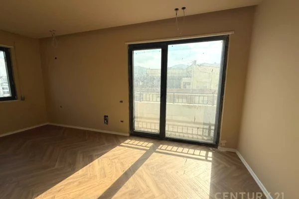 Shtepi ne shitje Apartament ne Tirane, 2+1, Mobilimi Bosh, pa mobiluar, Pagesa 295,000  Euro.