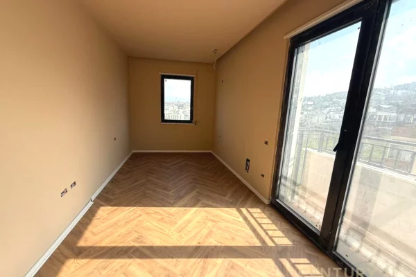 Shtepi ne shitje Apartament ne Tirane, 2+1, Mobilimi Bosh, pa mobiluar, Pagesa 295,000  Euro.
