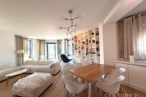 Appartamento in affitto a Tirana 2+1, Arredato