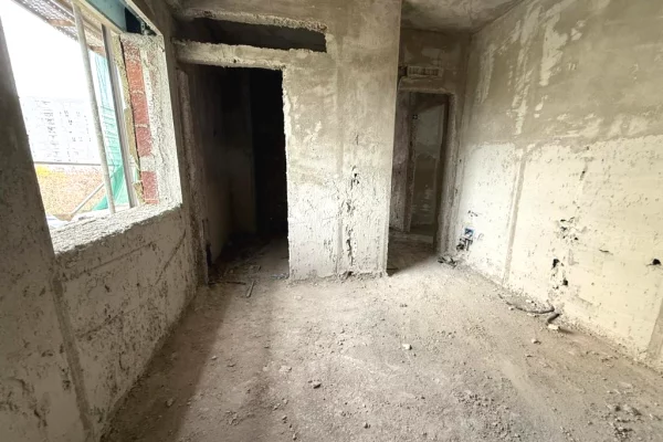 Shtepi ne shitje Apartament ne Tirane, 3+1, Mobilimi Bosh, pa mobiluar, Pagesa 283,400  Euro.