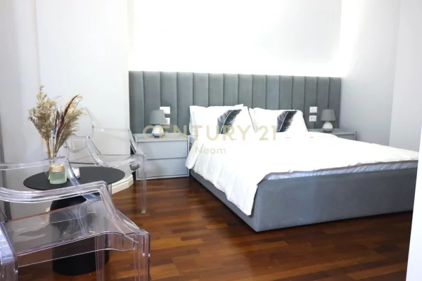 Shtepi ne shitje Apartament ne Tirane, 3+1, Mobilimi E mobiluar, Pagesa 650,000  Euro.