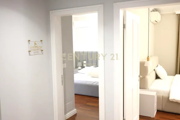 Shtepi ne shitje Apartament ne Tirane, 3+1, Mobilimi E mobiluar, Pagesa 650,000  Euro.