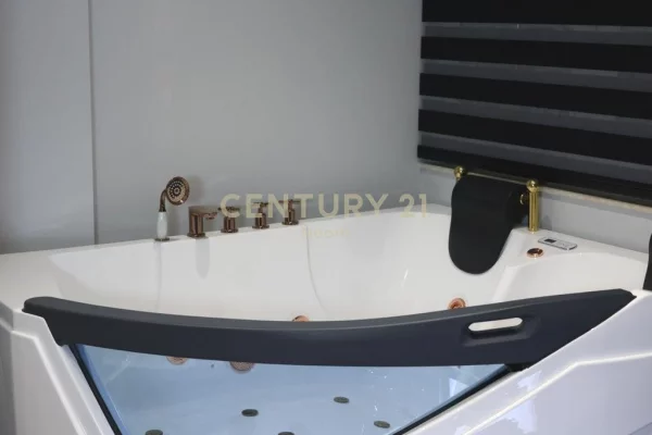 Shtepi ne shitje Apartament ne Tirane, 3+1, Mobilimi E mobiluar, Pagesa 650,000  Euro.