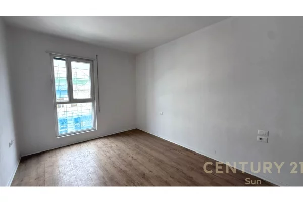 Shtepi ne shitje Apartament ne Tirane, 2+1, Mobilimi Bosh, pa mobiluar, Pagesa 214,890  Euro.