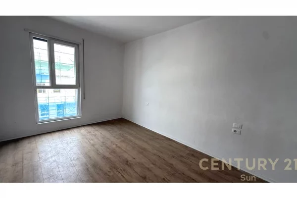 Shtepi ne shitje Apartament ne Tirane, 2+1, Mobilimi Bosh, pa mobiluar, Pagesa 214,890  Euro.