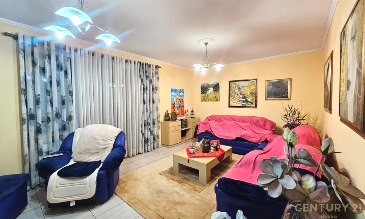 Shtepi ne shitje Apartament ne Tirane, 3+1, Mobilimi E mobiluar, Pagesa 337,000  Euro.