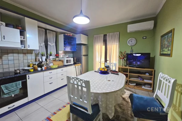 Shtepi ne shitje Apartament ne Tirane, 3+1, Mobilimi E mobiluar, Pagesa 337,000  Euro.