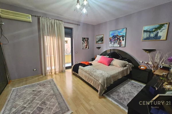 Shtepi ne shitje Apartament ne Tirane, 3+1, Mobilimi E mobiluar, Pagesa 337,000  Euro.