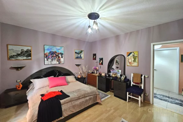 Shtepi ne shitje Apartament ne Tirane, 3+1, Mobilimi E mobiluar, Pagesa 337,000  Euro.