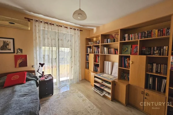 Shtepi ne shitje Apartament ne Tirane, 3+1, Mobilimi E mobiluar, Pagesa 337,000  Euro.