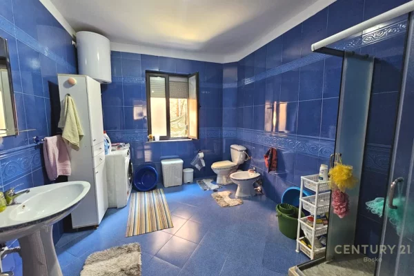 Shtepi ne shitje Apartament ne Tirane, 3+1, Mobilimi E mobiluar, Pagesa 337,000  Euro.