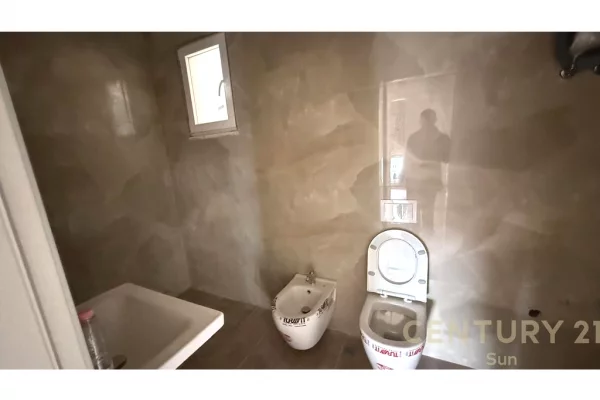 Shtepi ne shitje Apartament ne Tirane, 2+1, Mobilimi Bosh, pa mobiluar, Pagesa 199,785  Euro.