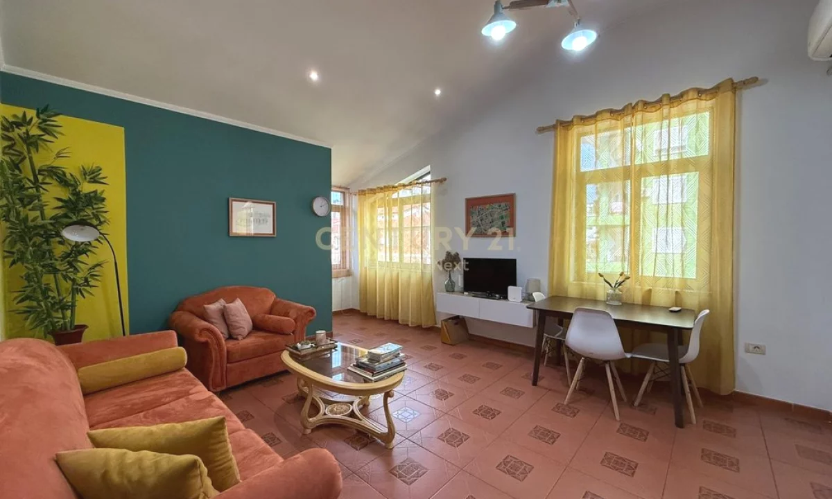 Shtepi ne shitje Apartament ne Tirane, 2+1, Mobilimi E mobiluar, Pagesa 261,000  Euro.