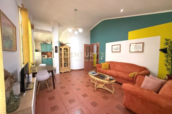 Shtepi ne shitje Apartament ne Tirane, 2+1, Mobilimi E mobiluar, Pagesa 261,000  Euro.