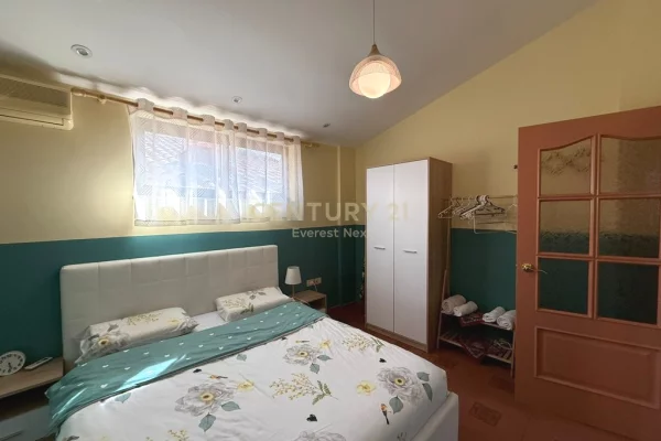 Shtepi ne shitje Apartament ne Tirane, 2+1, Mobilimi E mobiluar, Pagesa 261,000  Euro.