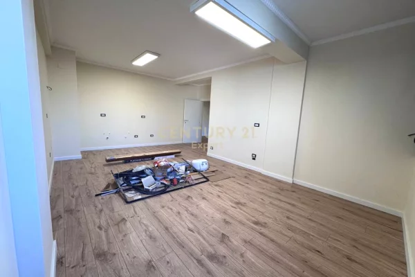 Business Property for Rent 1+1 in Tirana - 1,500 Euro