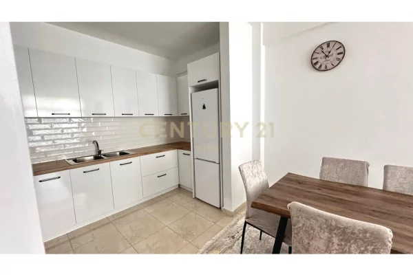 Appartamento in affitto a Tirana 2+1, Arredato