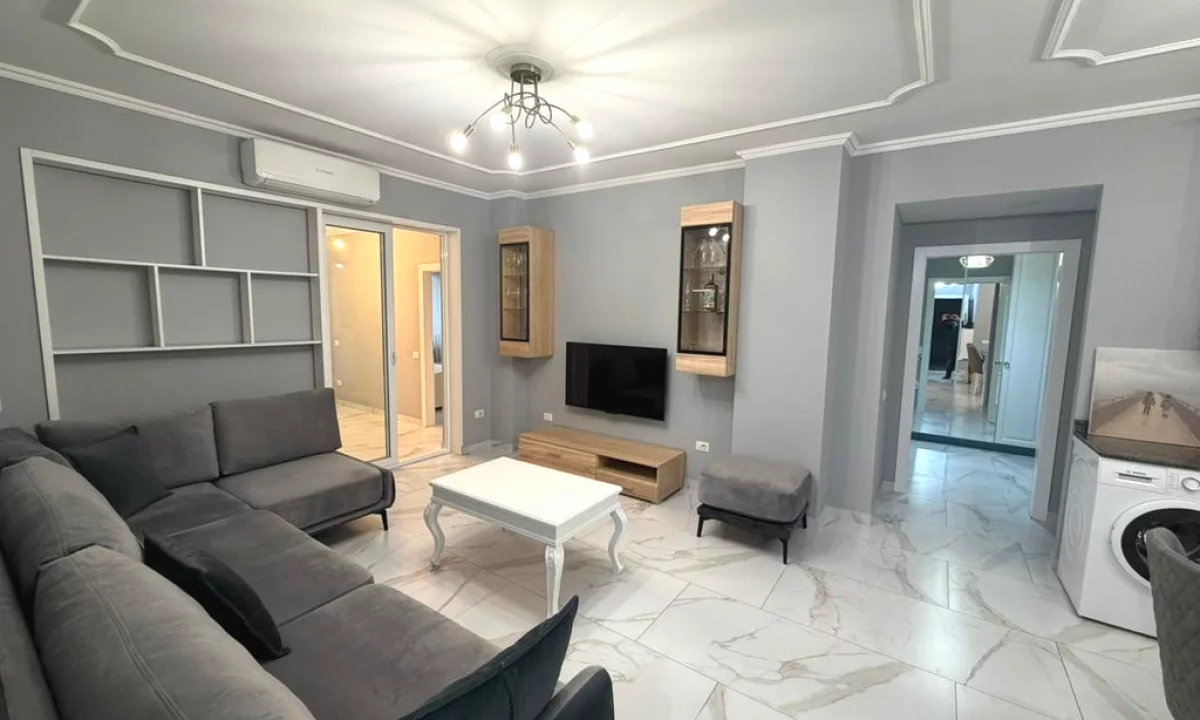 Appartamento in affitto a Tirana 2+1, Arredato