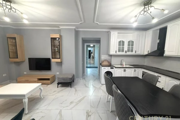 Appartamento in affitto a Tirana 2+1, Arredato