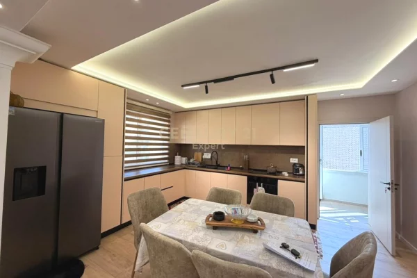 Shtepi ne shitje Apartament ne Tirane, 1+1, Mobilimi E mobiluar, Pagesa 115,000  Euro.