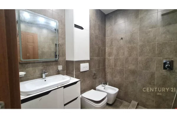 Appartamento in affitto a Tirana 2+1, Arredato