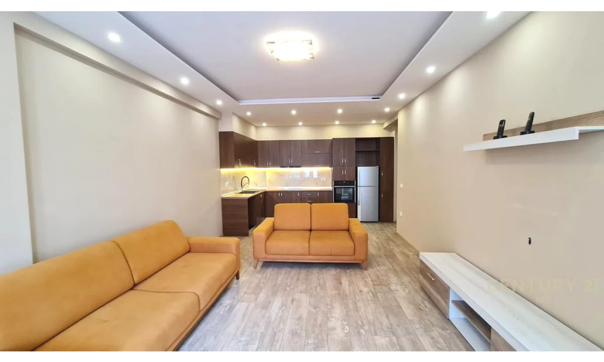 Appartamento in affitto a Tirana 2+1, Arredato