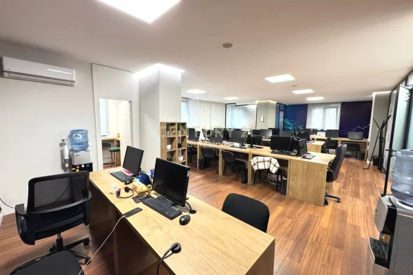 Business Property for Rent 3+1 in Tirana - 1,800 Euro