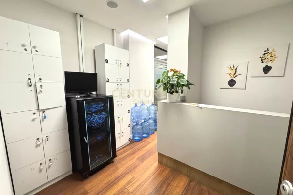 AMBIENT BIZNESI PER QIRA TEK SHALLVARET!