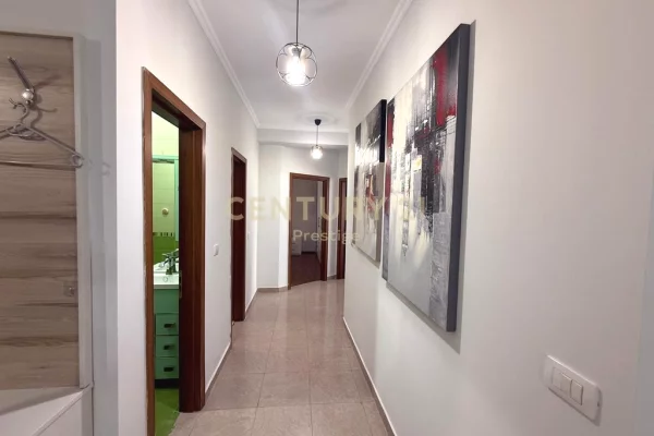 Appartamento in affitto a Tirana 3+1, Arredato