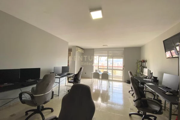 Business Property for Rent 3+1 in Tirana - 1,000 Euro