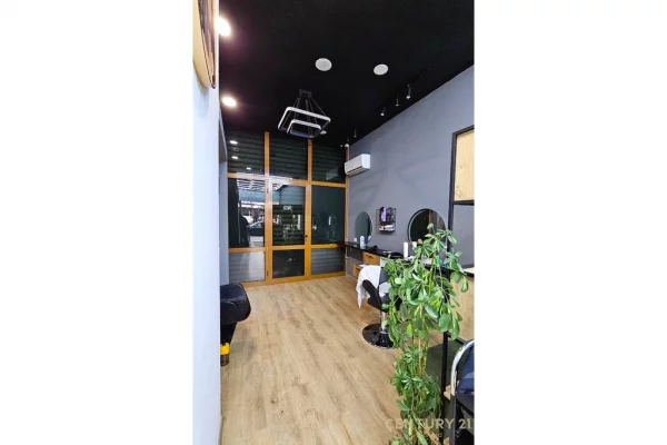 Business Property for Rent 1+1 in Tirana - 700 Euro