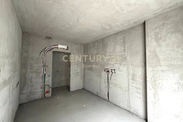 Shtepi ne shitje Apartament ne Tirane, 2+1, Mobilimi Bosh, pa mobiluar, Pagesa 172,000  Euro.