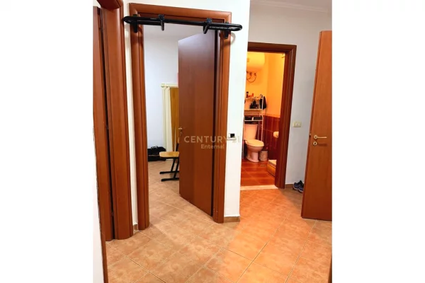 Apartment for sale in Tirana 4+1, In Part