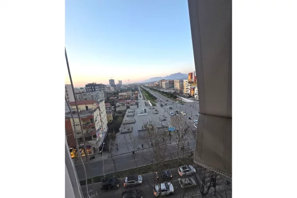 Apartament 1+1 me ballkon i sapo investuar për qira në bulevardin Zogu i Parë