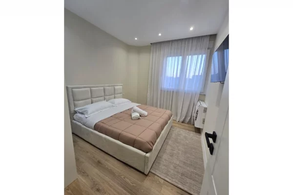 Apartament 1+1 i sapo investuar për qira në bulevardin Zogu i Parë