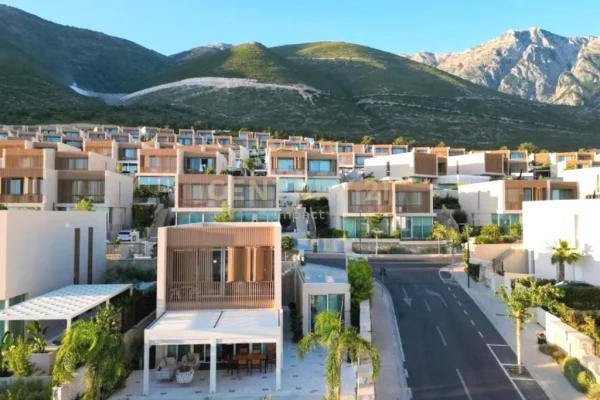 House for Sale 3+1 in Vlora - 2,100,000 Euro