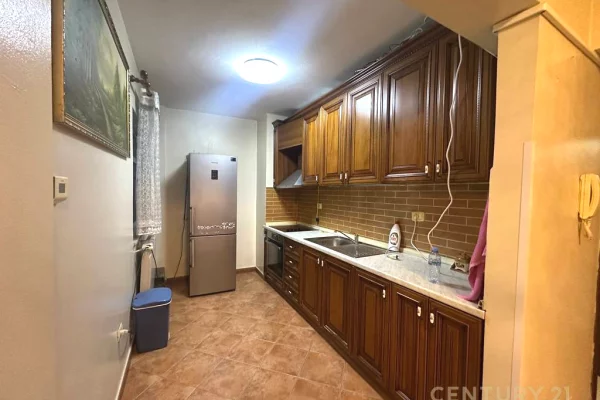 Shtepi me qera 2+1 ne Tirane - 500 Euro