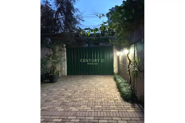 Shtepi me qera Vila Luksoze ne Tirane, 2+1, Mobilimi E mobiluar, Pagesa 65,000  Leke.