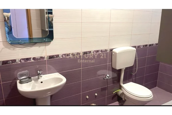 Shtepi me qera Vila Luksoze ne Tirane, 2+1, Mobilimi E mobiluar, Pagesa 65,000  Leke.