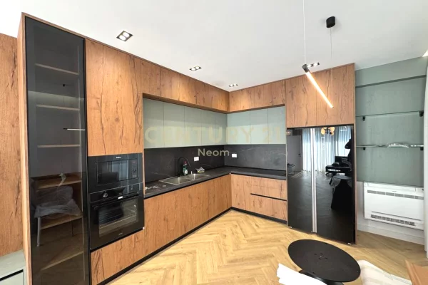 Shtepi me qera Vila Luksoze ne Tirane, 3+1, Mobilimi E mobiluar, Pagesa 3,000  Euro.