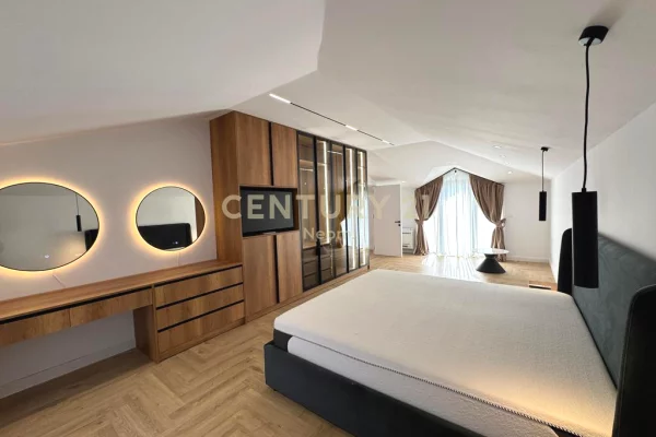 Shtepi me qera Vila Luksoze ne Tirane, 3+1, Mobilimi E mobiluar, Pagesa 3,000  Euro.