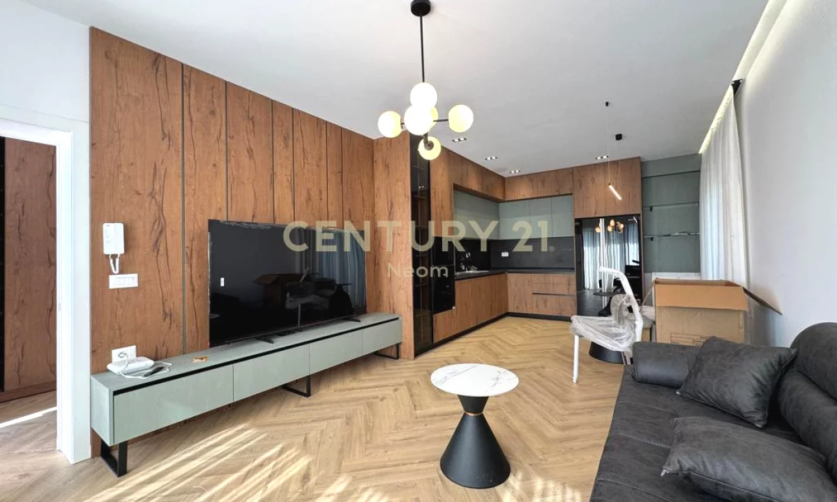 Shtepi me qera Vila Luksoze ne Tirane, 3+1, Mobilimi E mobiluar, Pagesa 3,000  Euro.