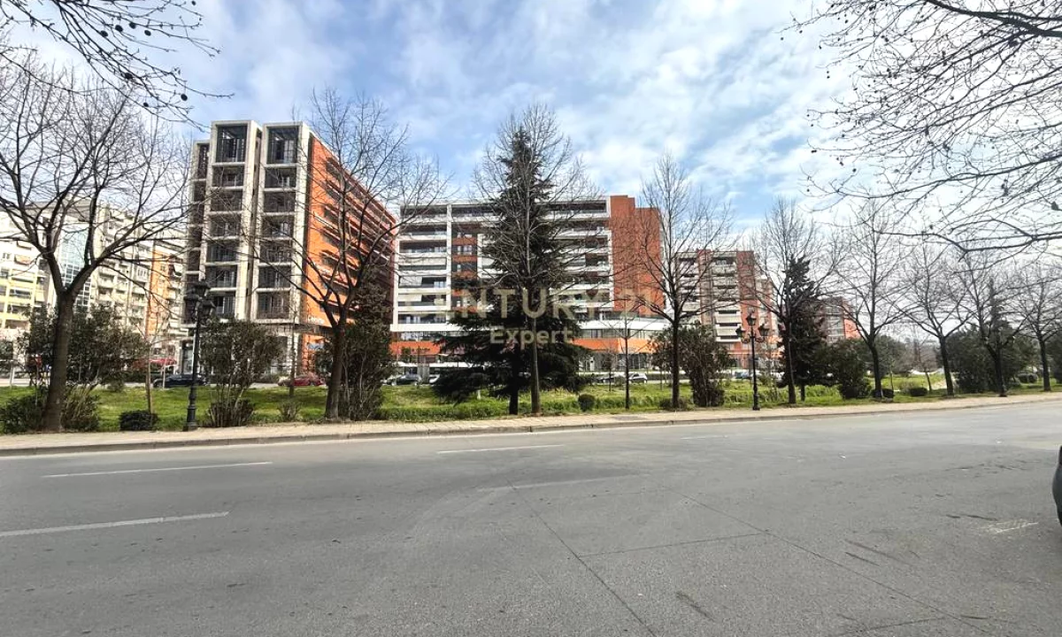 Jepet me qira dyqan tek Pallati me Shigjeta!