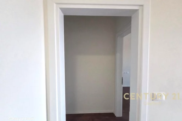 JEPET ME QIRA AMBIENT ZYRE TE TIRANA GARDEN BUILDING