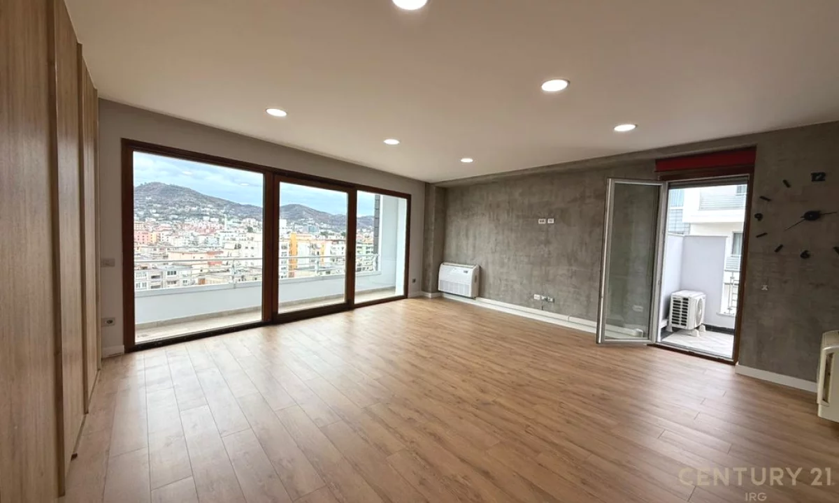 ZYRE ME QIRA TE HILTON, PRANE DELIJORGJIT