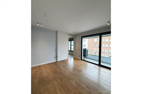 ZYRE ME QIRA TE HILTON, PRANE DELIJORGJIT